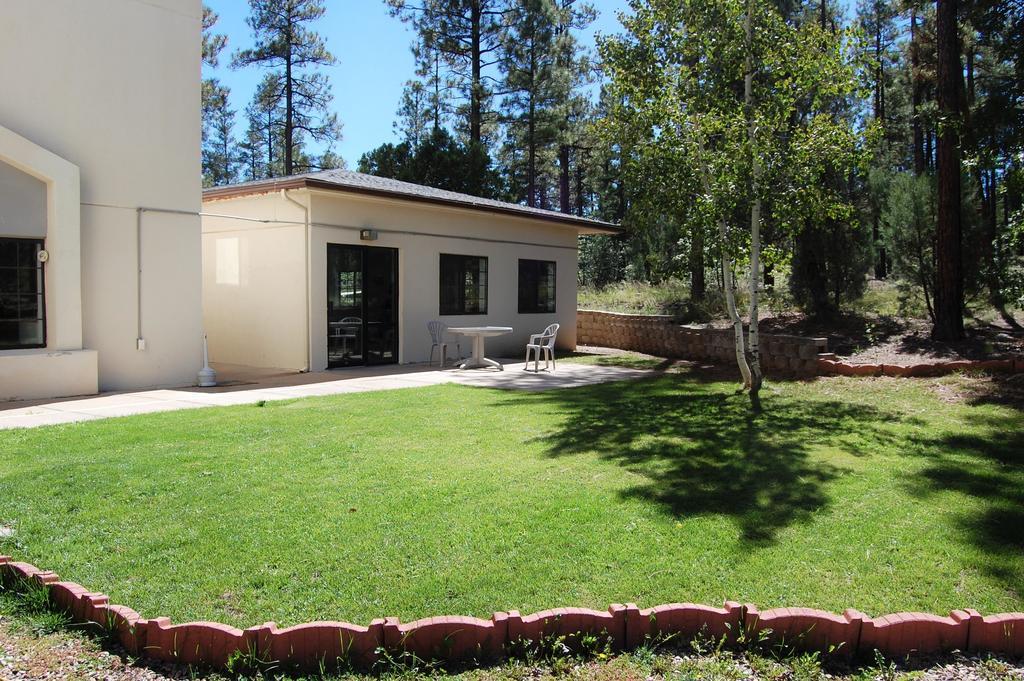 Super 8 By Wyndham Show Low Exterior photo